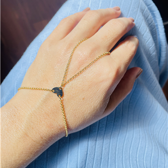 Pulseira de mo com pingente de corao